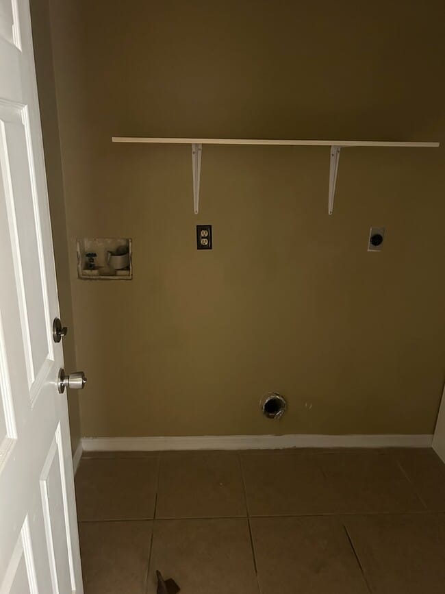 Building Photo - 2108 Jonathan Ln