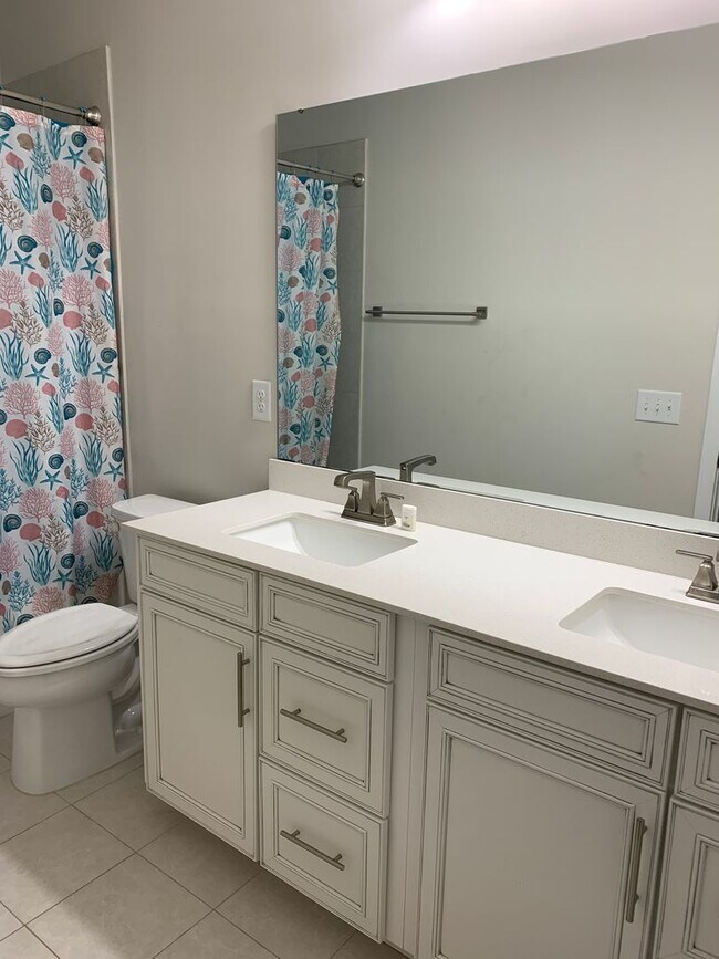 Building Photo - AUGUST SPECIAL!!! 4-bedroom, 3.5-bath town...