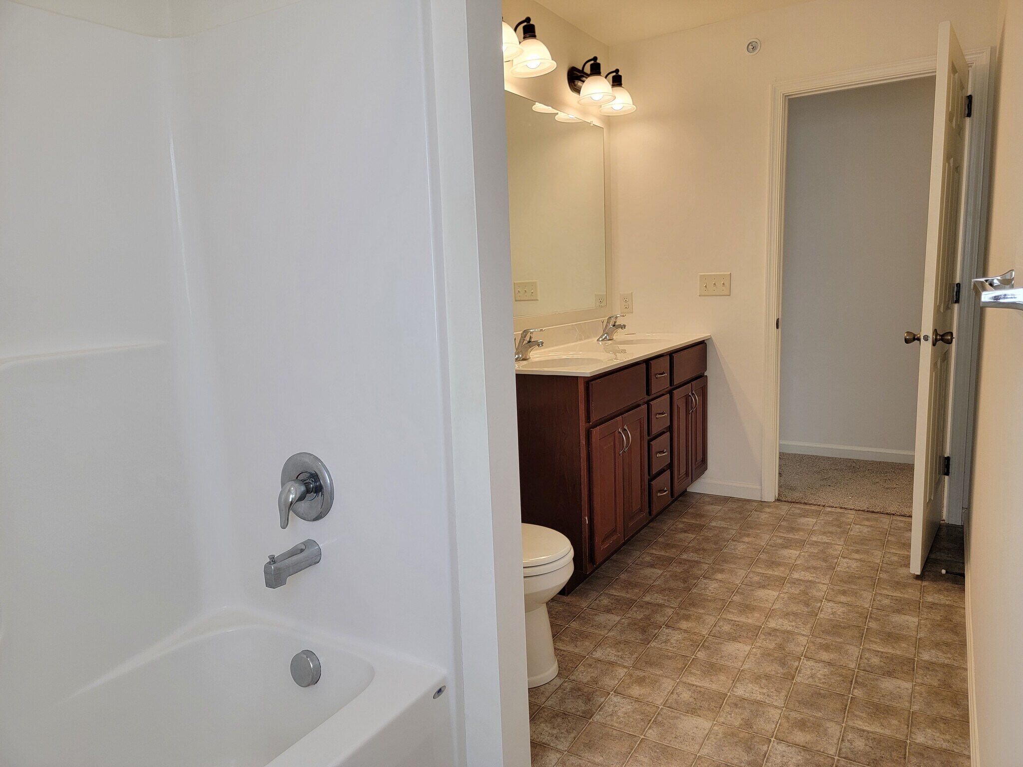 Building Photo - 213 Limestone Dr