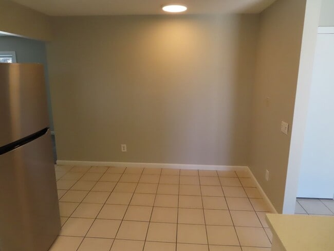 Building Photo - Four Bedroom Home in Oceanside