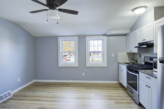 Building Photo - 903 Loney St