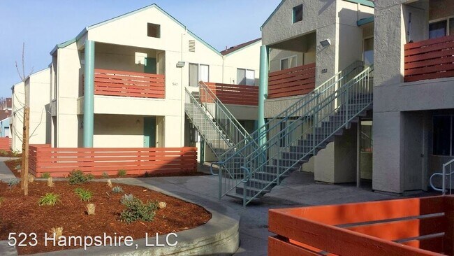 Building Photo - 570 Hampshire Ave