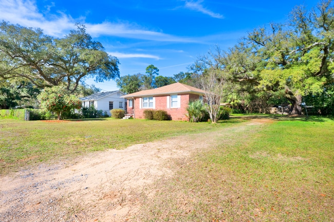 Building Photo - Cozy 3 bedroom home with large yard!