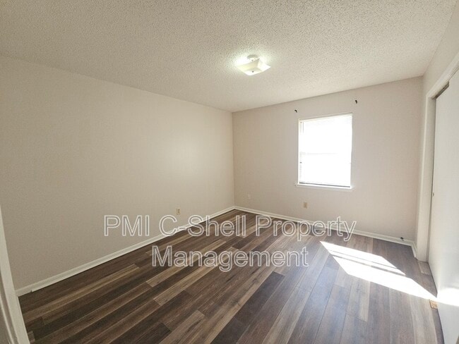 Building Photo - 6 Clyde St