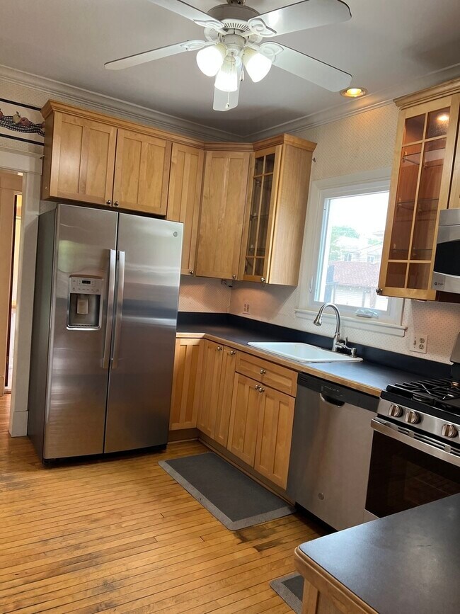 Building Photo - 918 N Dunton Ave
