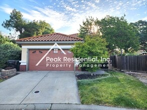 Building Photo - Nice 3bd/2ba Roseville Home with 2 Car Garage