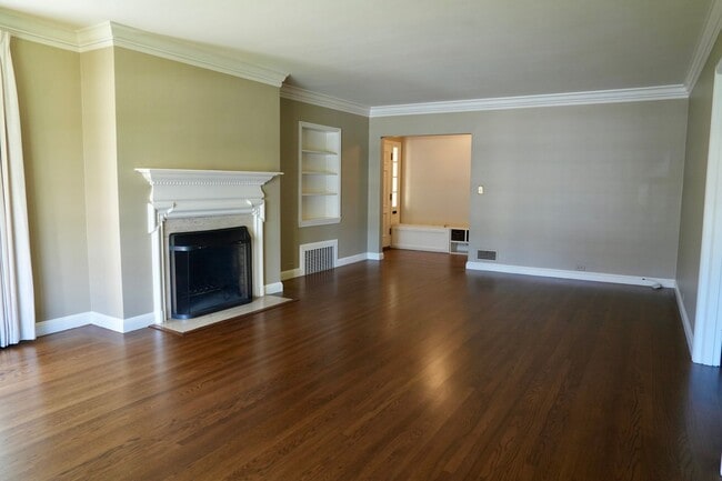 Building Photo - Charming & Spacious 3BR/2BA Lower-Level Home in Prime Baywood Location