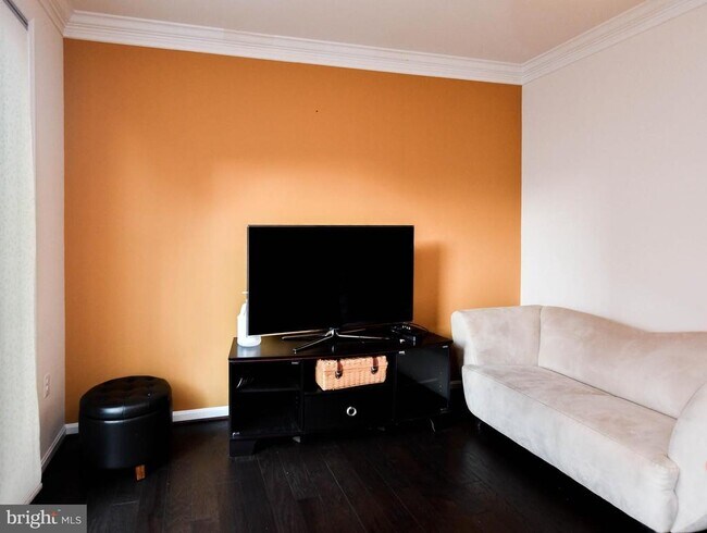 Building Photo - 608 Parkside Pl NE