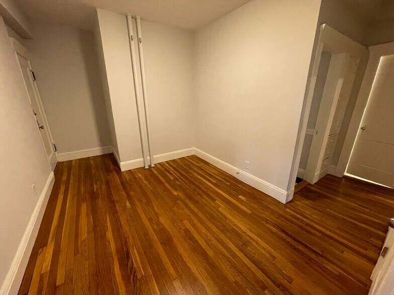 Building Photo - 22 Forest St