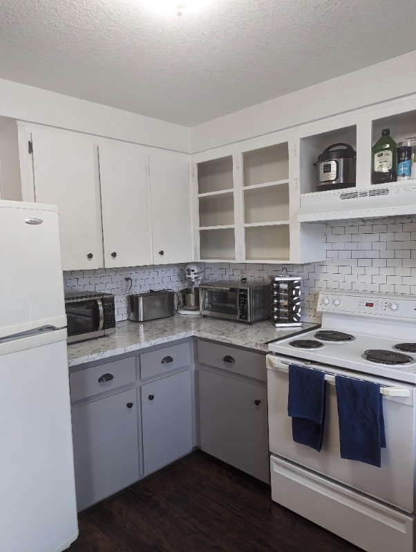 Building Photo - 123 Roseburg