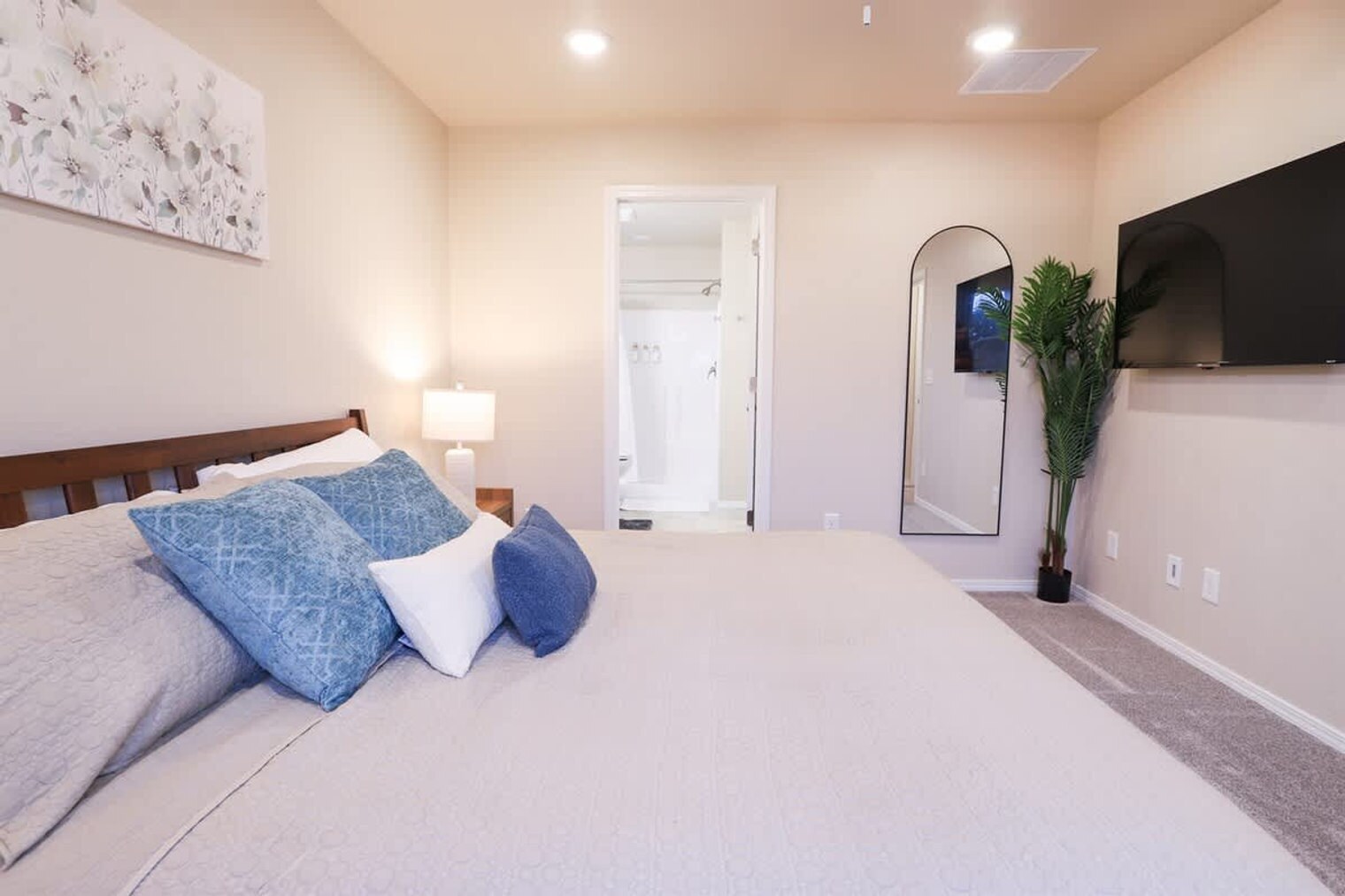 Building Photo - 609 N Kimball Ave