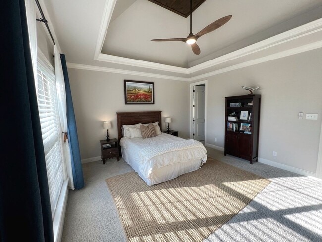 Building Photo - Large and in Charge!! Gated community close to Barksdale Air Force Base.