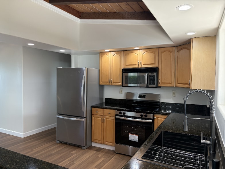 Building Photo - 201 Anapalau St