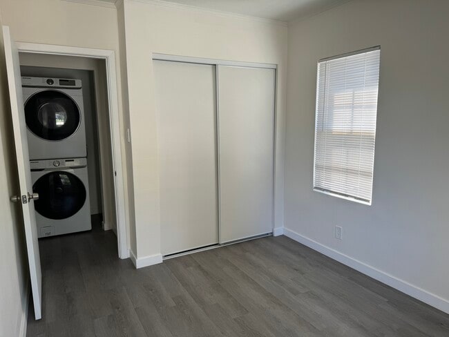 Building Photo - 15th Street