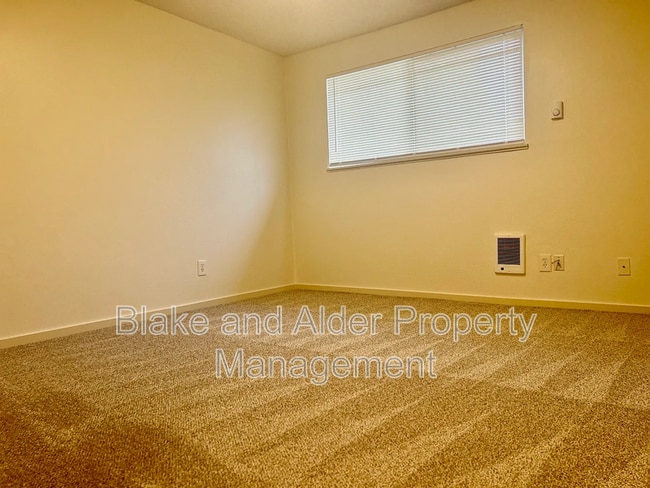 Building Photo - 4103 NE Killingsworth St
