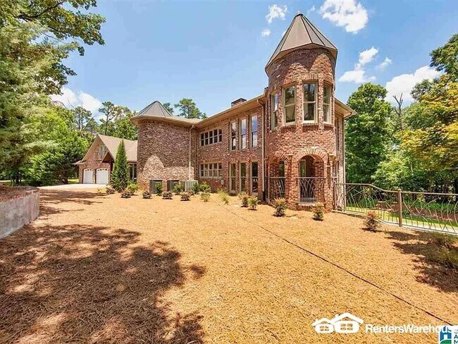 Building Photo - Remarkable 5 bedroom 6 bathroom estate loaded with charm