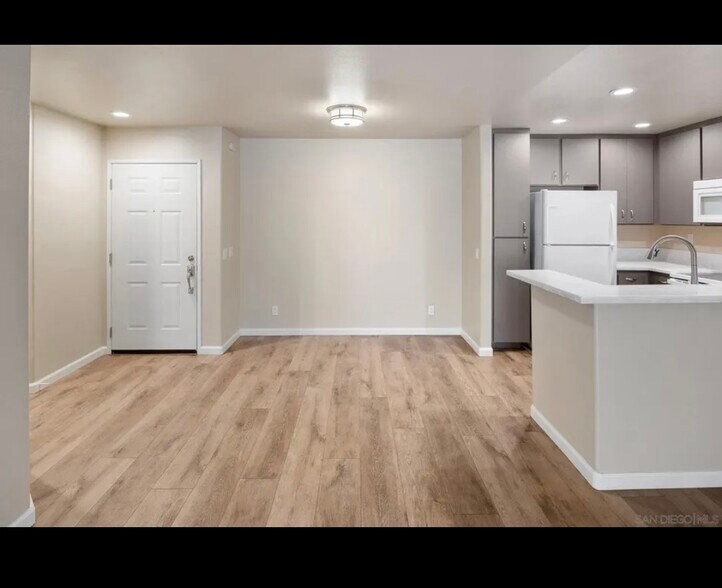 Building Photo - 580 Camino De La Reina
