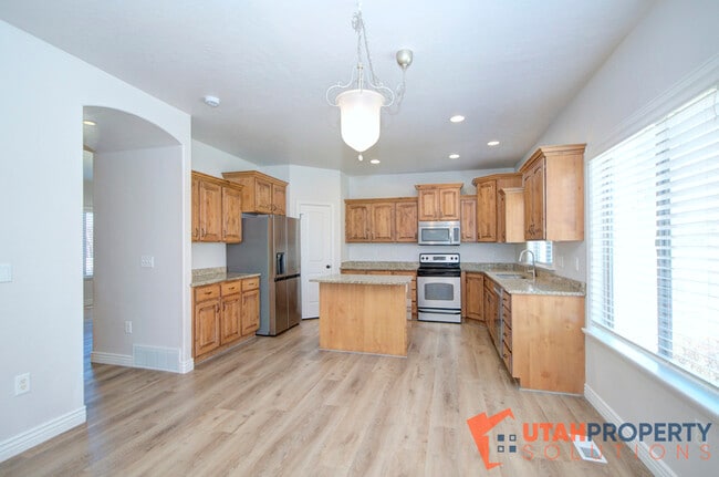 Building Photo - 10724 N Cypress