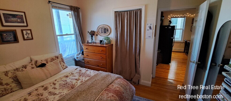 Building Photo - 145 Hillside St