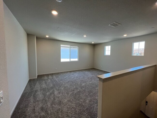 Building Photo - 4-bedroom two story plus a bonus loft!