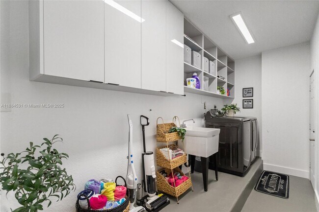 Building Photo - 8740 NW 153rd Terrace