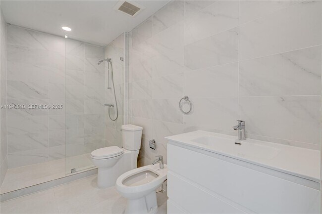 Building Photo - 816 84th St