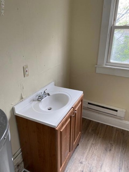 Building Photo - 3016 Somme Ave