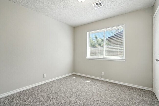 Building Photo - 2929 S 138th E Pl