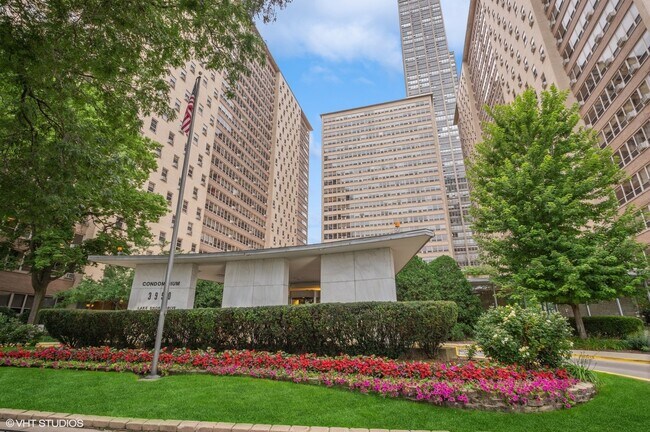 Building Photo - 3950 N Lake Shore Dr