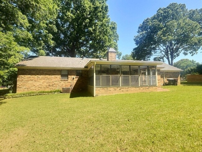 Building Photo - 335 Alexander Cove