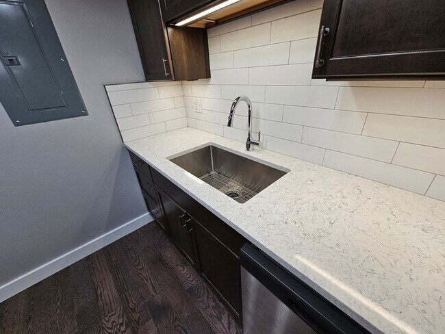 Building Photo - 1 Bedroom Condo in Aurora