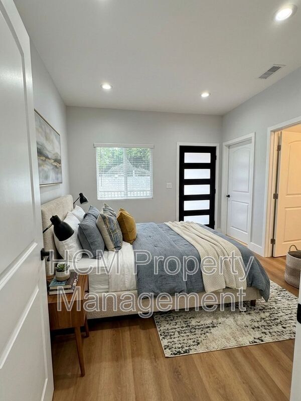 Building Photo - 5233 Bellflower Blvd