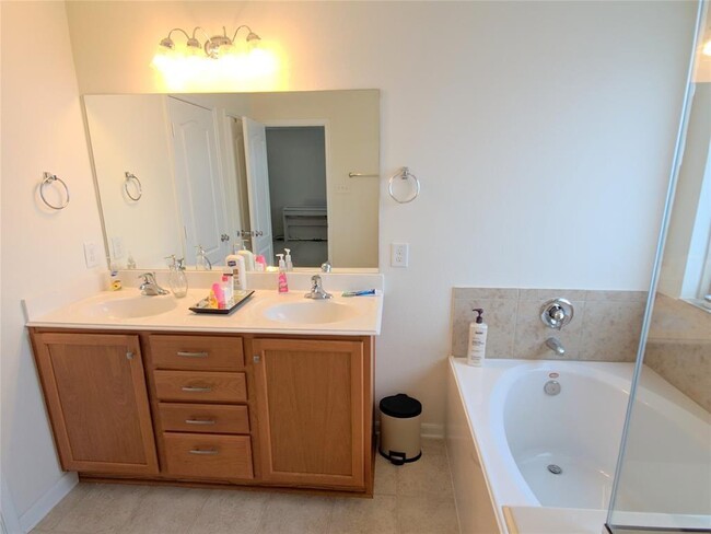 Building Photo - 22611 Bellwick Ridge Ln