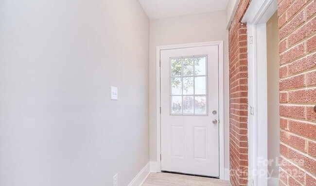 Building Photo - 1437 Springwood Ln