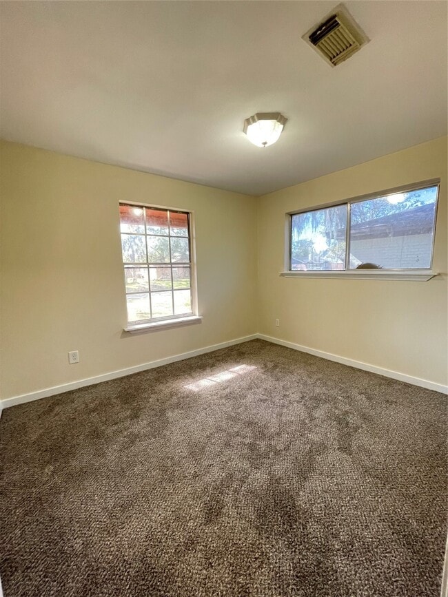 Building Photo - 322 Wisteria St