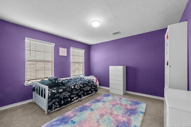 Building Photo - 511 Diamond Shls