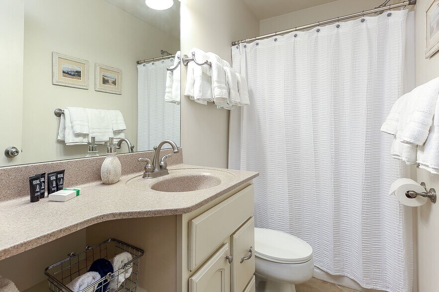 Building Photo - 5677 Creeks Crossing