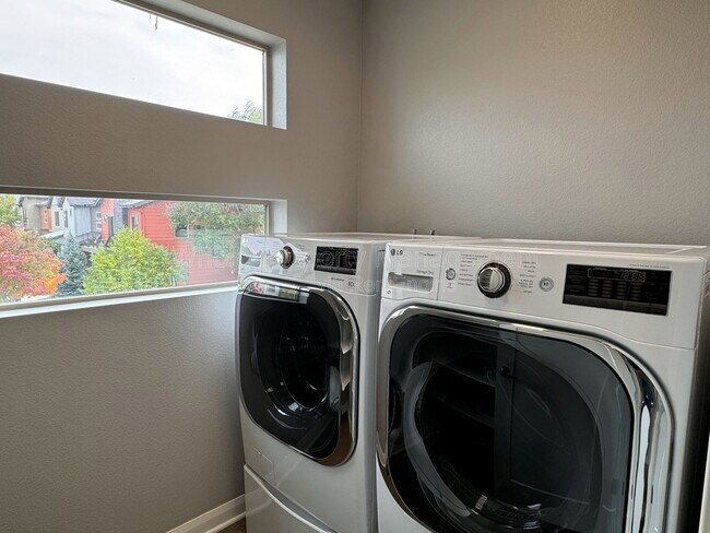 Building Photo - 6771 Larsh Dr