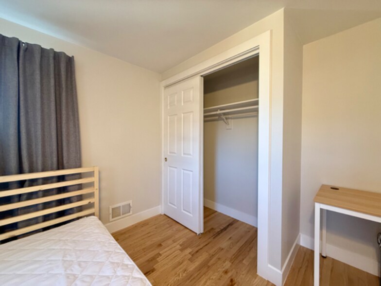 Building Photo - 9989 Dodge Dr