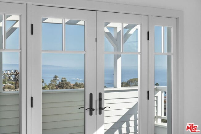 Building Photo - 566 Ida St