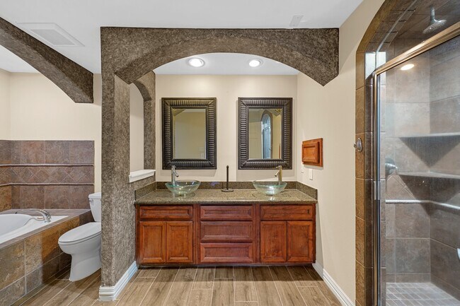 Building Photo - 2602 Cloverfield Ct