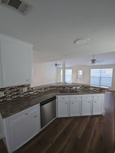 Building Photo - 2102 Gray Falls Dr