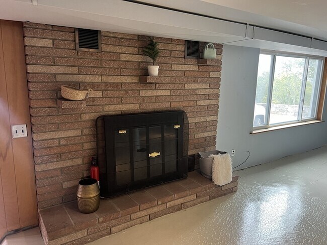 Building Photo - 2110 Summitt Ave