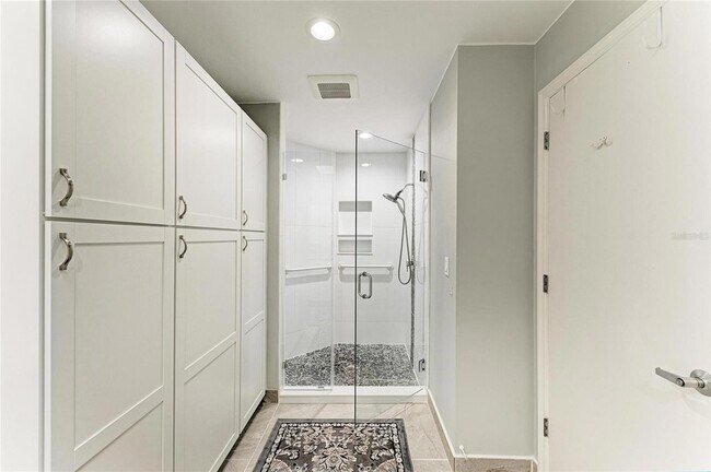 Building Photo - 3946 Wilshire Cir E