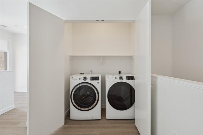 Building Photo - 1 Riva Row