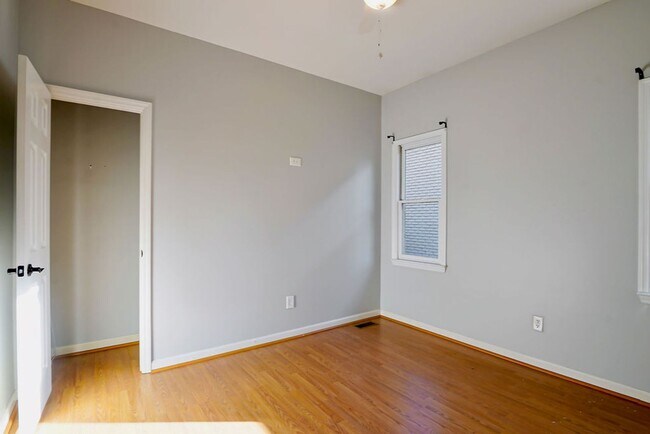 Building Photo - Convenient 3BR/2BA in Homewood