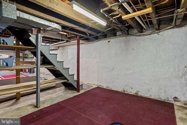 Building Photo - 466 Shurs Ln