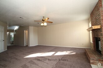 Building Photo - Country Living!