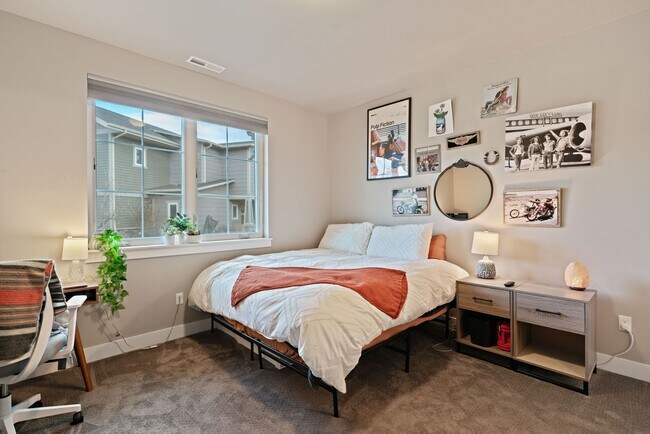 Building Photo - Modern 4-bedroom 3-bathroom Home