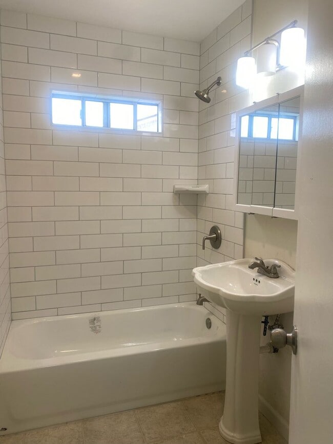 Building Photo - COME SEE this SAT! May 10th / Charming 3 B...